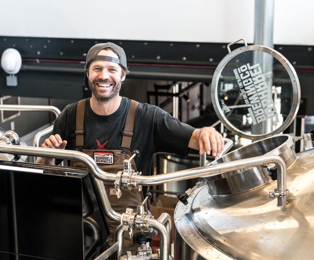 Empreendedor de cervejaria artesanal